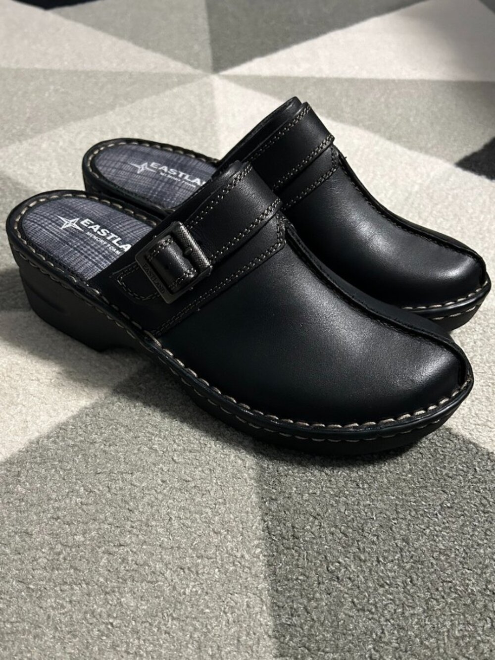 Eastland Mae Black Leather Strap and Buckle Round Toe Clogs Women's Size 8.5